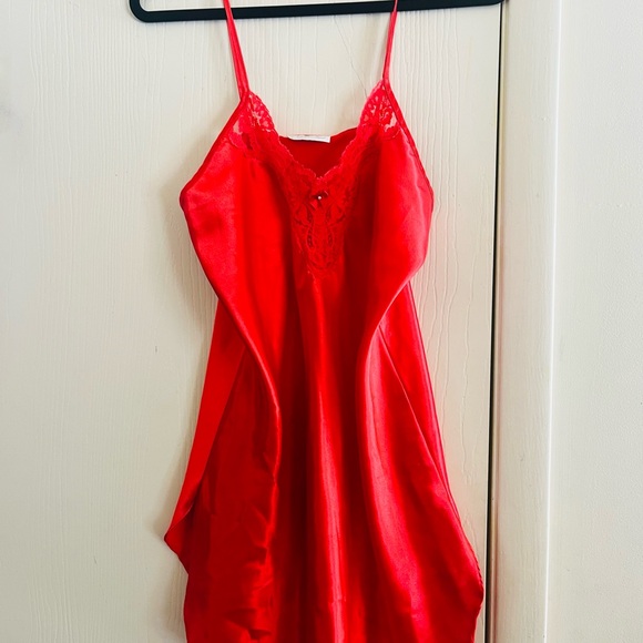 Elegant Red Lace Trim Chemise - Picture 4 of 6